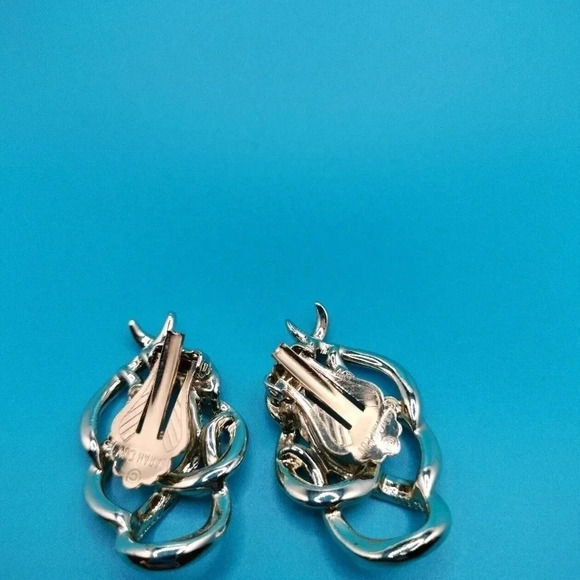 1970 Sarah Coventry Goldtone Swirl Design Clip On Earrings Town and Country - Picture 4 of 8